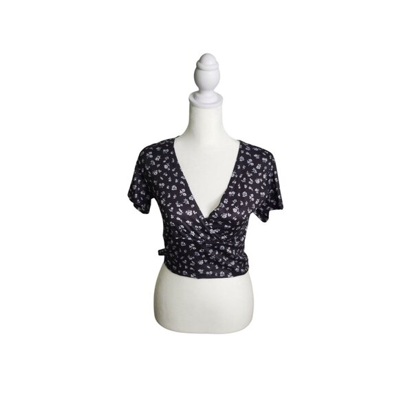 Black Floral V-Neck Stretchy Crop Top With Short Sleeves Small - Picture 2 of 7
